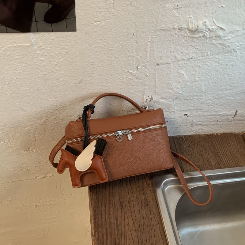 Designed small bag for women, fashionable and popular internet celebrity, western style crossbody bag, daily light luxury lychee pattern portable lunch box bag