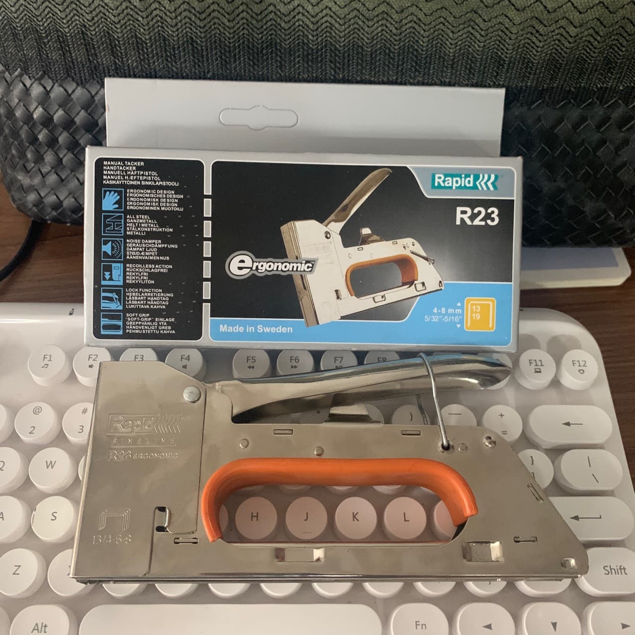 Cross-border wholesale of manual staple guns, door-shaped nails, U-shaped nails, and staples