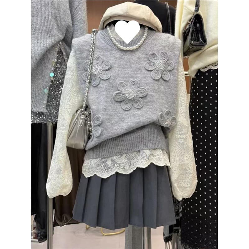 This year's trendy and beautiful women's two-piece suit set, featuring a three-dimensional floral sweater vest and a lace shirt, is a new style for 2025.