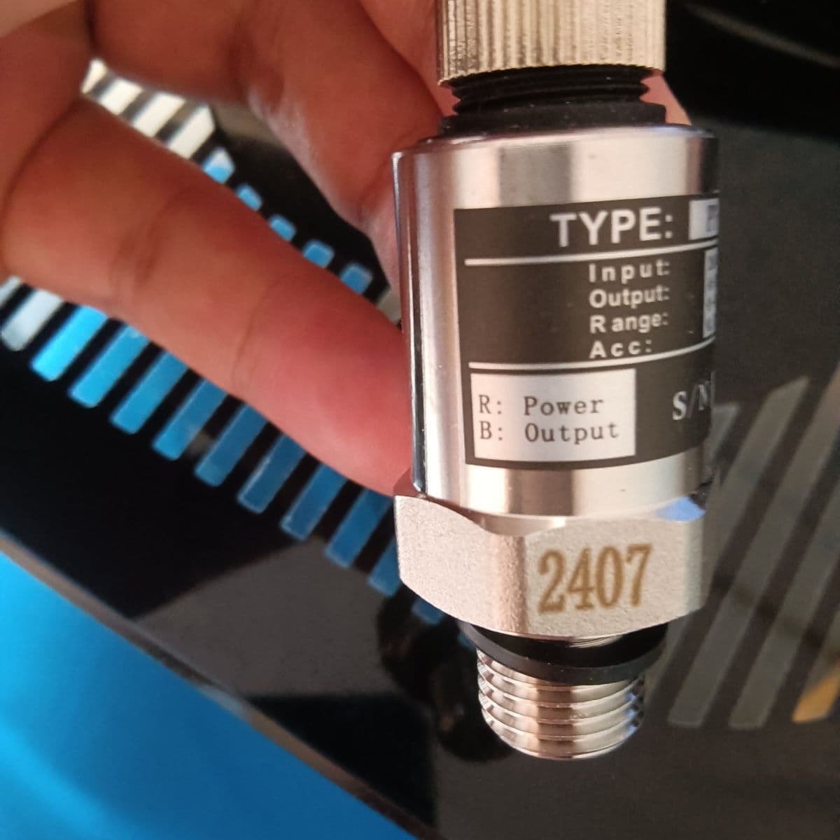 Pressure sensor with two-point thread, wireless probe, 4-20mA current, 9-36V voltage, universal for air compressors and water pumps.