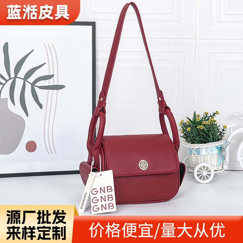 Manufacturer wholesale new women's shoulder bag, fashionable and versatile commuter square bag, women's crossbody bag, commuter armpit shoulder bag
