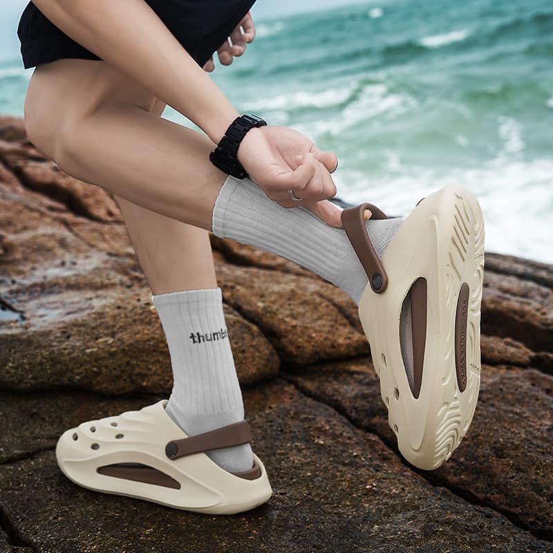 Men's Croc Shoes EVA Outerwear Slippers Men's Summer Non-Slip Baotou Sandals Thick-Soled Outdoor Beach Shoes with a Treading Feeling