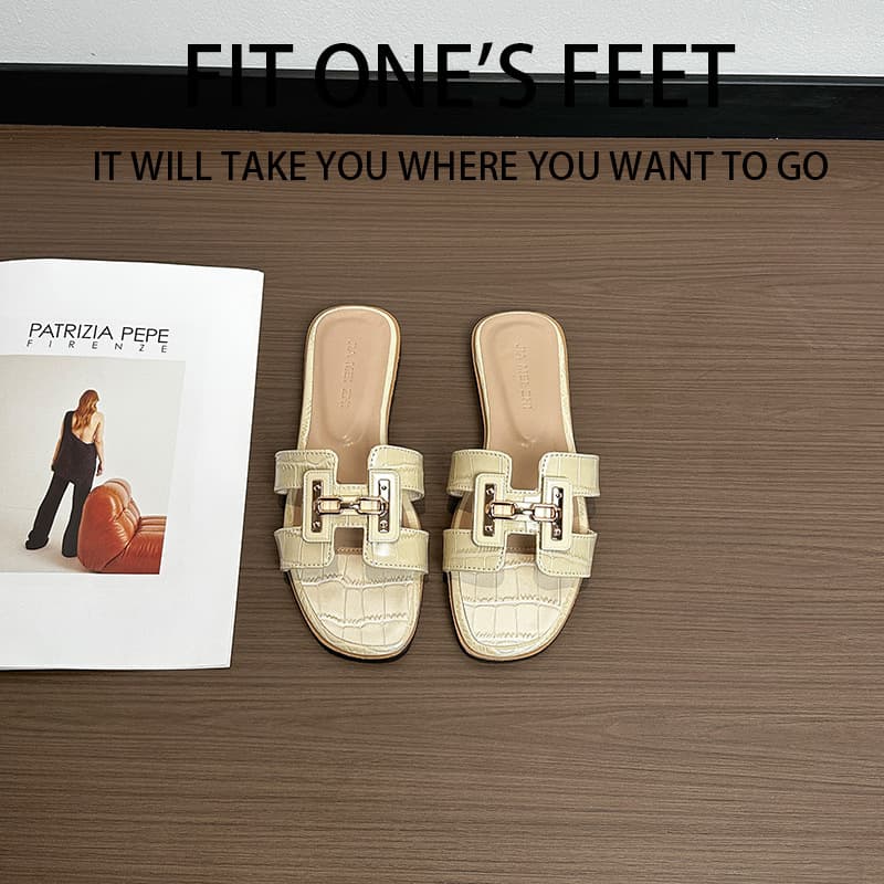 2026 Summer New Fashion Versatile Flat Slide Sandals for Women Beach Slippers Outdoor Casual Flip Flops