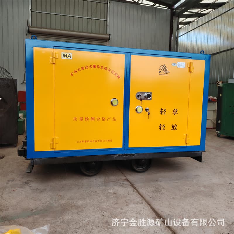 Locomotive-Towed Explosive Transport Tank Mine Rail Mobile Explosive Hazardous Materials Storage Box Explosive Vehicle