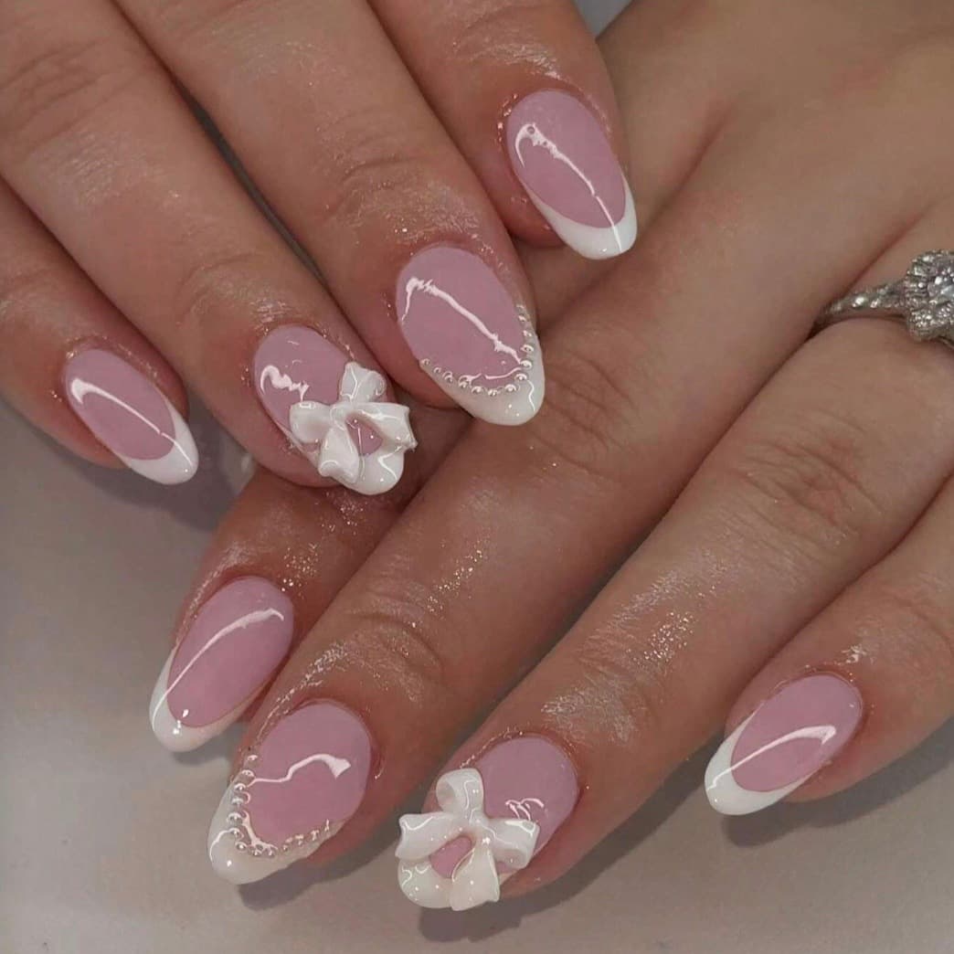 24pcs Short Oval White French Tip Press On Nails with Pearls