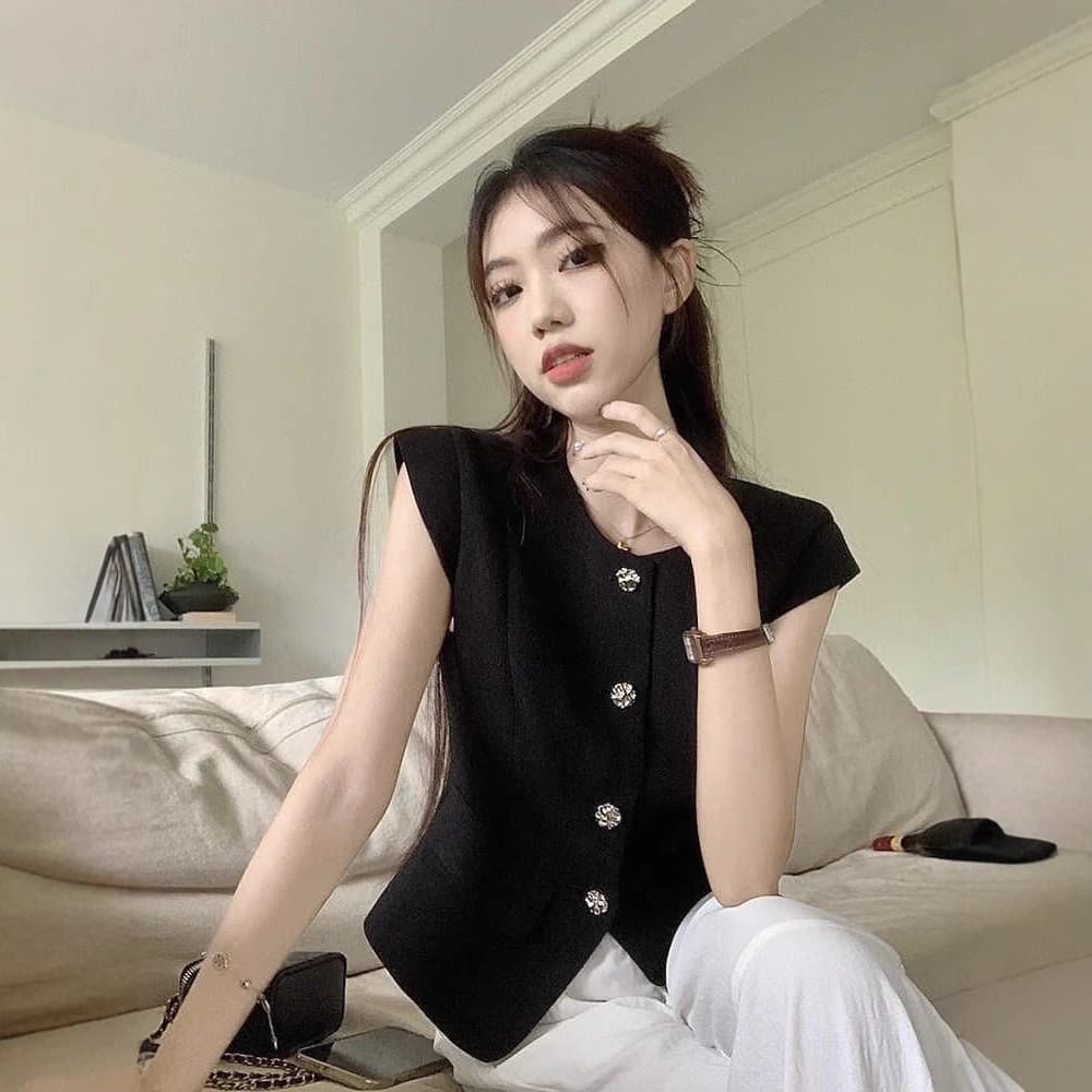 French Style Black Miniature Sleeve Shirt Women Summer New Design Sensation Waist Inward Blouse V-neck Short Sleeve Top
