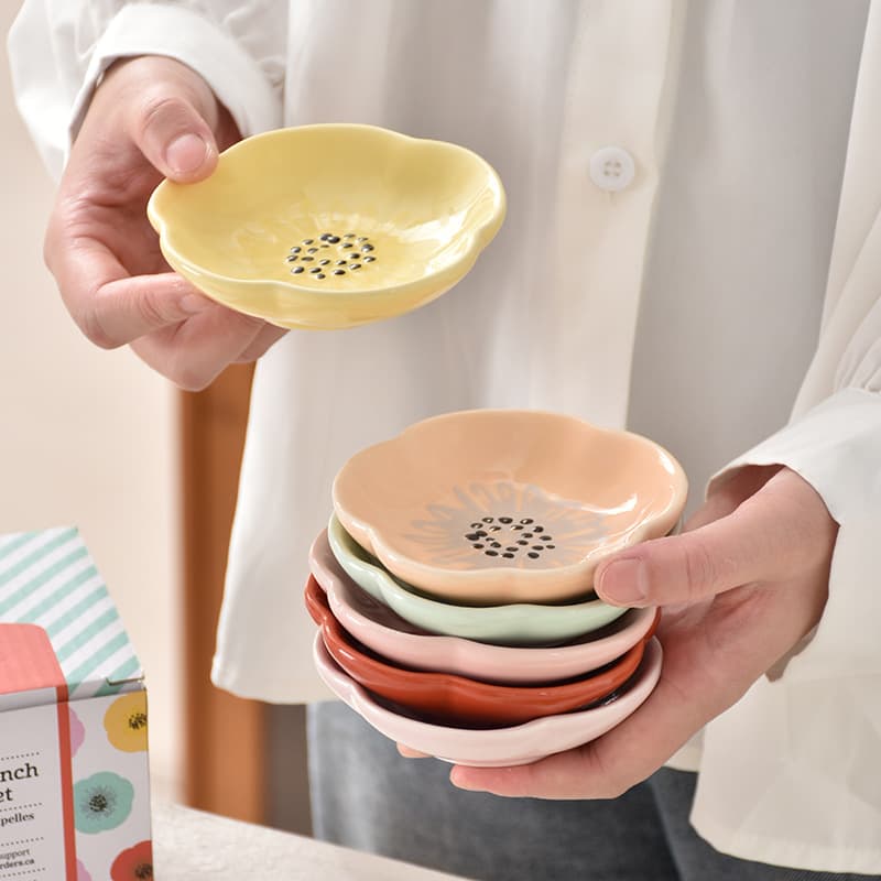 Flower Shaped Ceramic Dipping Sauce Dish Small Plate Seasoning Dish Modern Minimalist Style Home Use Snack Dish Coffee Tea Time