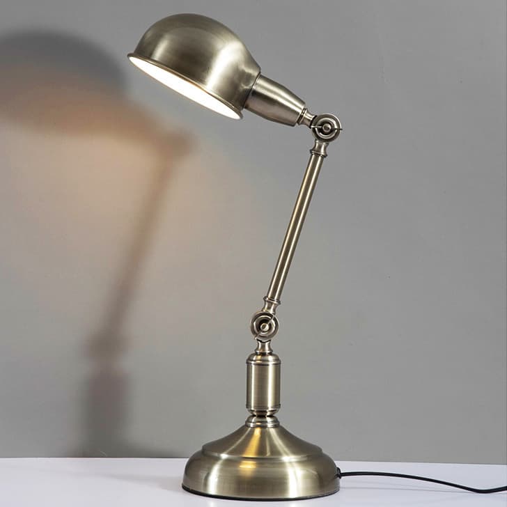 American retro light luxury eye protection smart creative learning table lamp European simple living room desk bedroom bedside table lamp