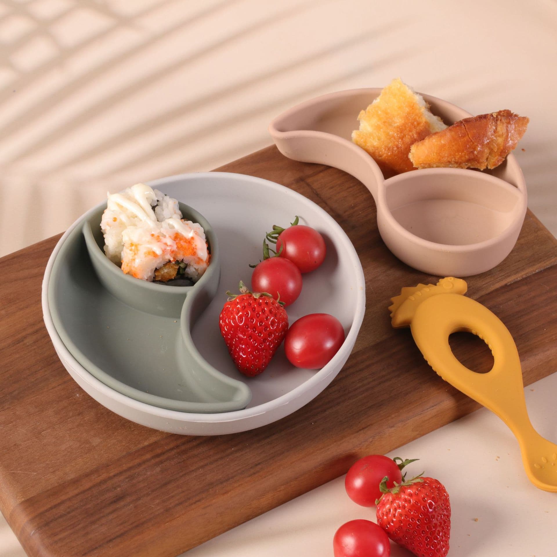 Children's Tableware Baby Feeding Silicone Plate Baby Food Bowl Non-Slip Divided Plate Wholesale Stock