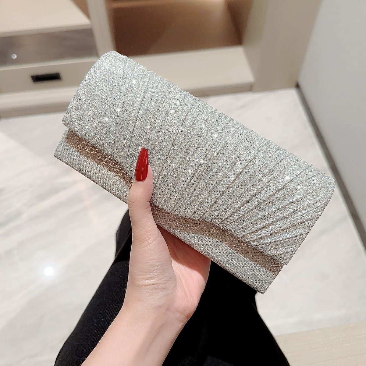 Women's Silver Evening Clutch Pleated Shiny High-End Handbag Evening Bag Dress Clutch Women's Wedding Bag