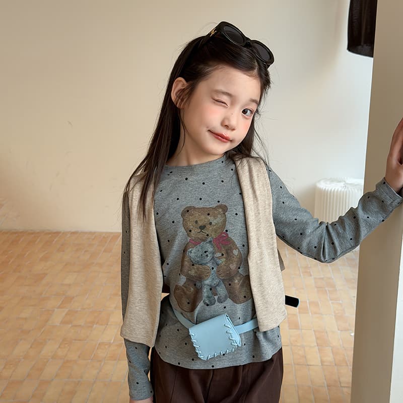 Aimobeibei Girls Cute Cartoon Bear Polka Dot Long Sleeve T-Shirt for Big Kids Korean Style Soft Stretchy Base Layer Top