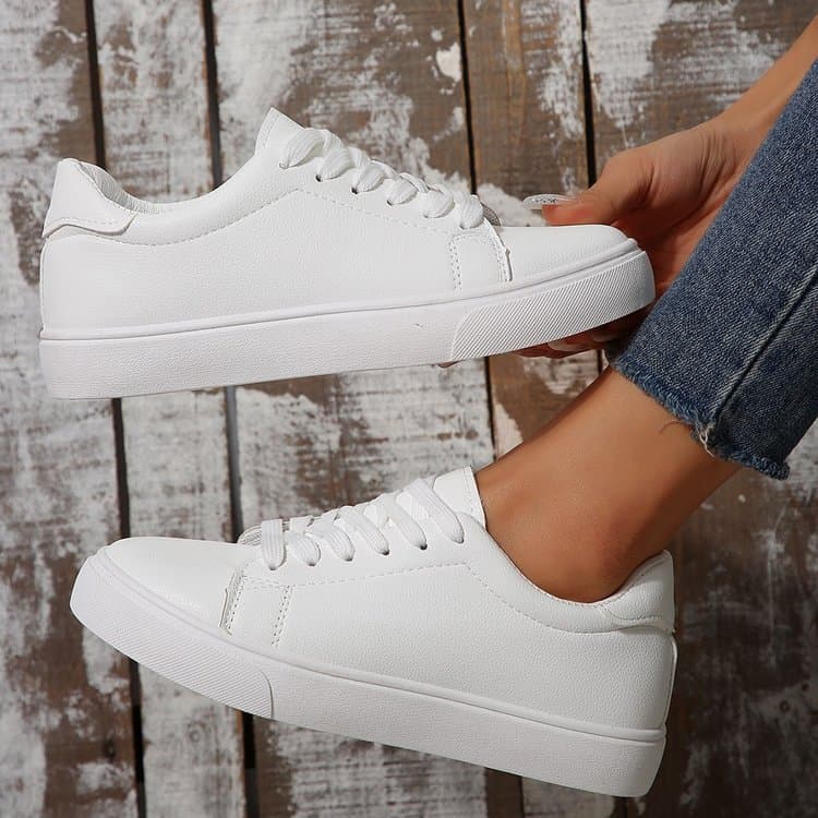 Women's White Casual Sneakers for Fall/Winter 2026, Chunky Sole Design, Comfortable and Versatile Board Shoes
