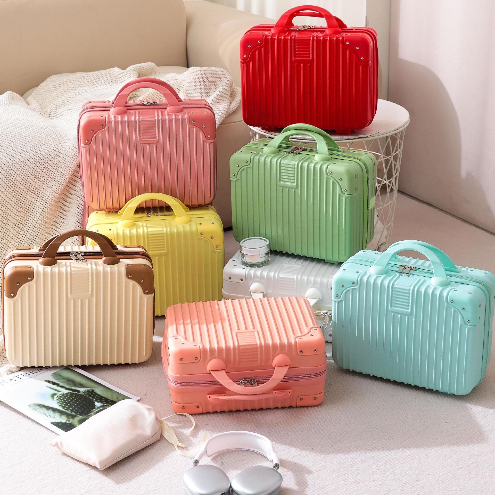 Retro 14-inch portable makeup case small luggage gift box portable lightweight hangable design