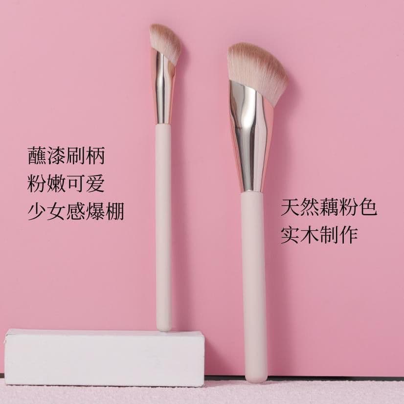 Cangzhou diamond-shaped fingertip makeup brush, soft and mark-free concealer brush, divine finger blush brush, cosmetic utensils