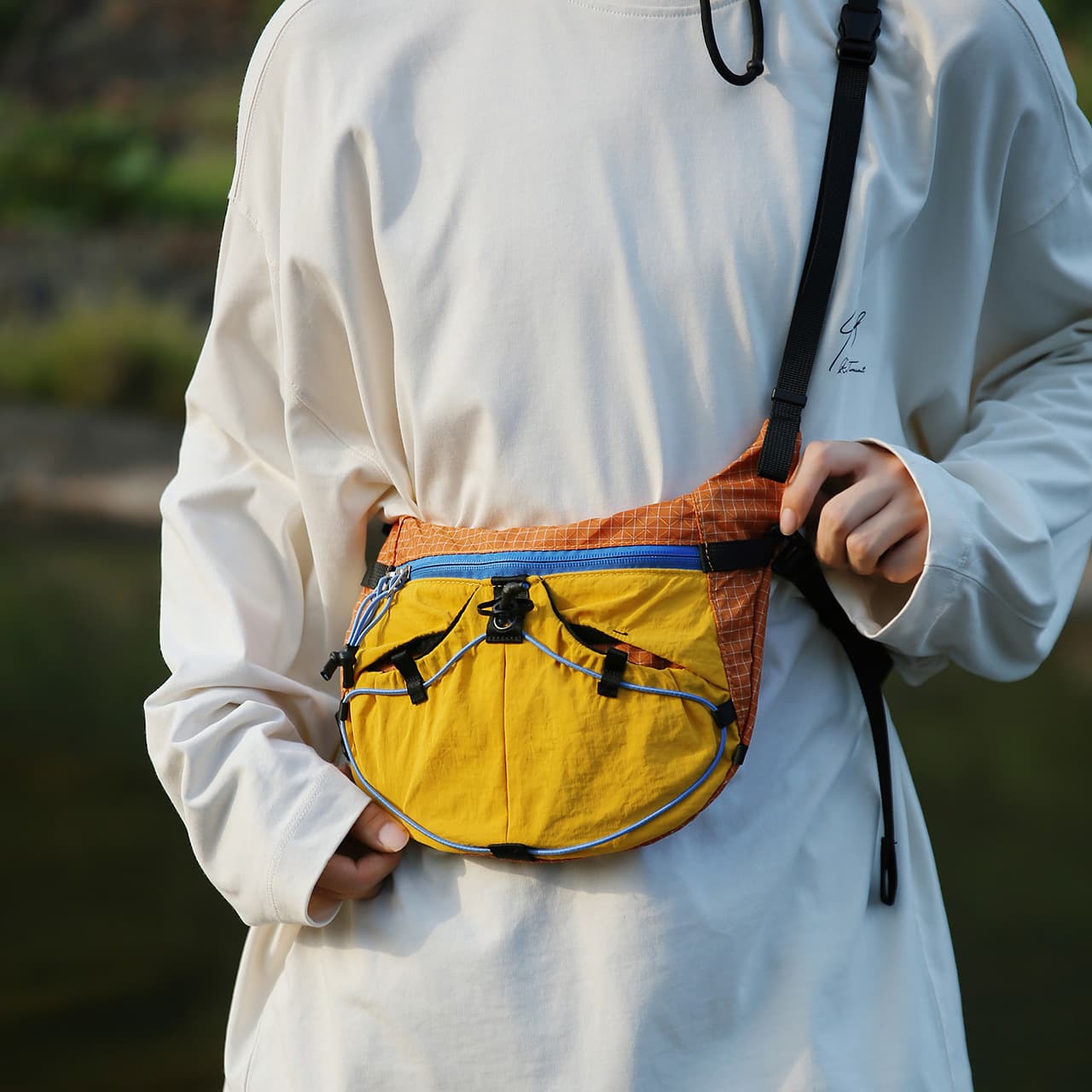 Mountain Outdoor Lightweight Crossbody Bag, Trendy Color Phone Bag for Men and Women, Casual Daypack Accessory Wholesale
