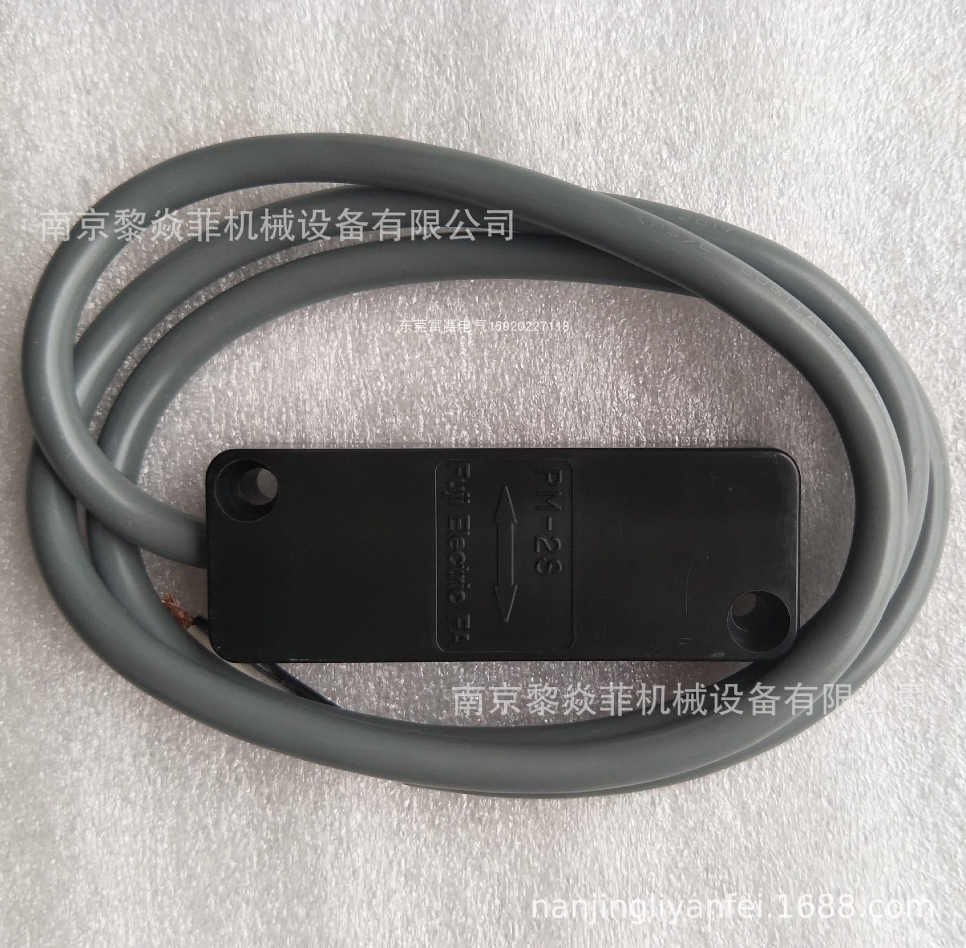 Fuji Electric Magnetic Proximity Switch AES502L-3T2, same size as micro switch