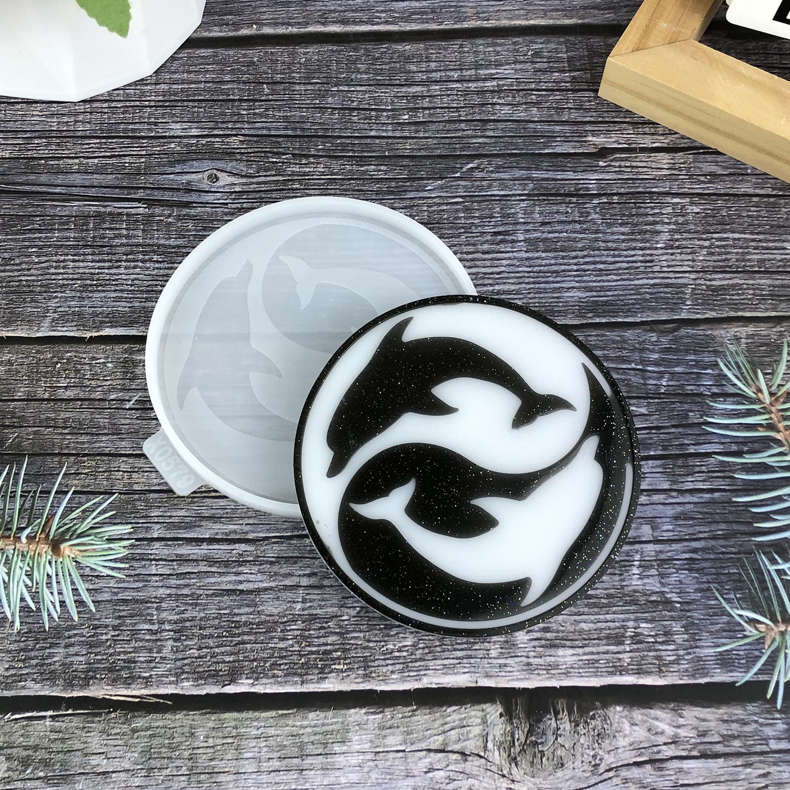 X0579 Tai Chi Dolphin Coaster Decoration Mold, DIY Coaster Silicone Mold