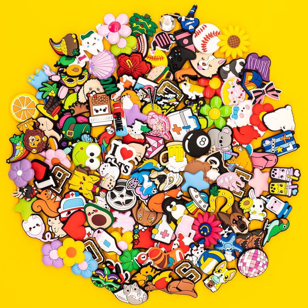 Cross-Border New Hole Bag Random Small Decorative Buckle Beach Bag Pendant Ornament Bog Bag Accessory Cartoon Bag Flower