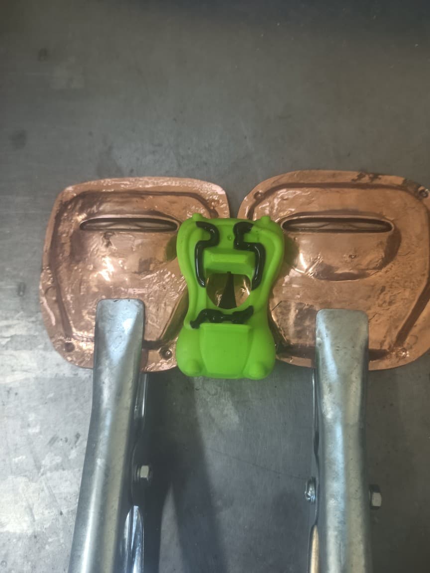 Manufacturer, undertaking various oil-injection copper molds, paint copper molds, spray coating molds and fixtures, electronic plastics