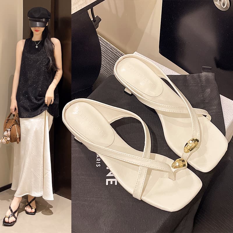 Fairy Style Slippers Women's Outdoor 2026 Summer New Style Simple Silver Metal Toe Loop Sandals Fashion Summer Sandals