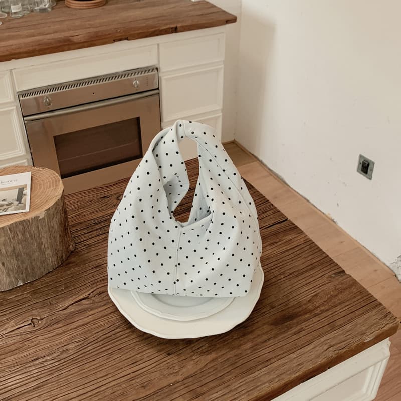 2026 New Niche Design Minimalist Style Fashionable Large-Capacity Black and White Polka Dot Canvas Bag Arc-Shaped Shoulder Tote Bag