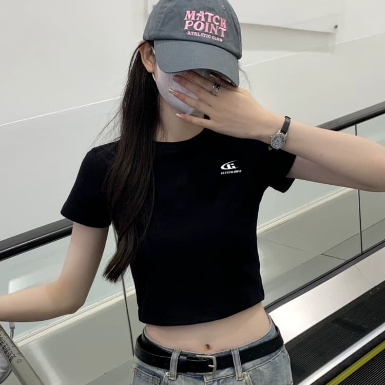 Black round neck, right shoulder, short-sleeved T-shirt for women, summer American hot girl lettering design, slim and versatile top