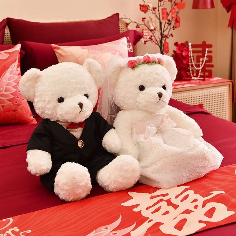 A pair of bed-pressing dolls, new style wedding bedside dolls, a wedding gift for newlyweds and brides as part of their dowry.
