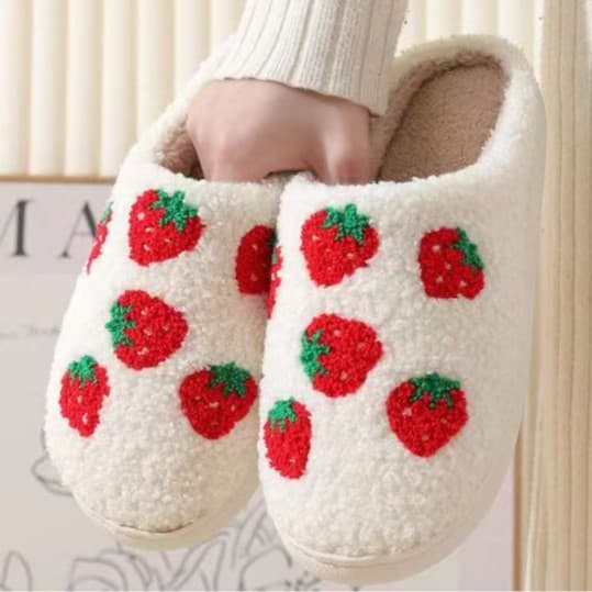 2026 Postpartum Cotton Slippers for Women Autumn Winter Cute Strawberry Indoor Home Anti-Slip Soft Sole Warm Plush Toe-Cover