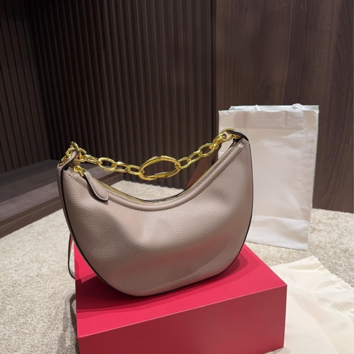 V-Chain Crescent Bag, Shoulder Crossbody Bag for Women, Half-Moon Saddle Bag, Underarm Moon Bag, Dumpling Bag, Large Capacity