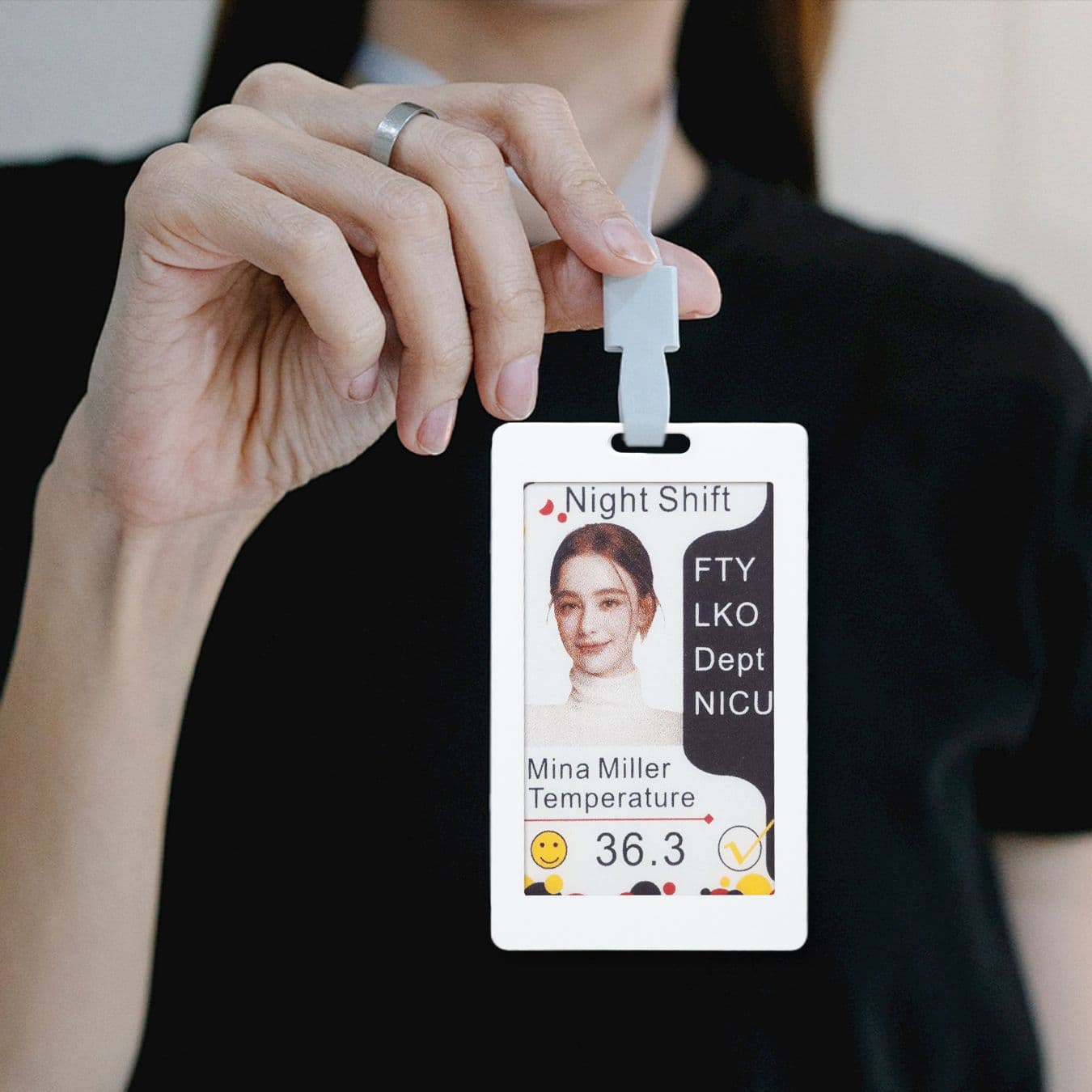 Custom NFC 3.7-inch Four-Color High-Definition E-Ink Display Ultra-Thin Waterproof Work Badge Exhibition Card Visitor Pass