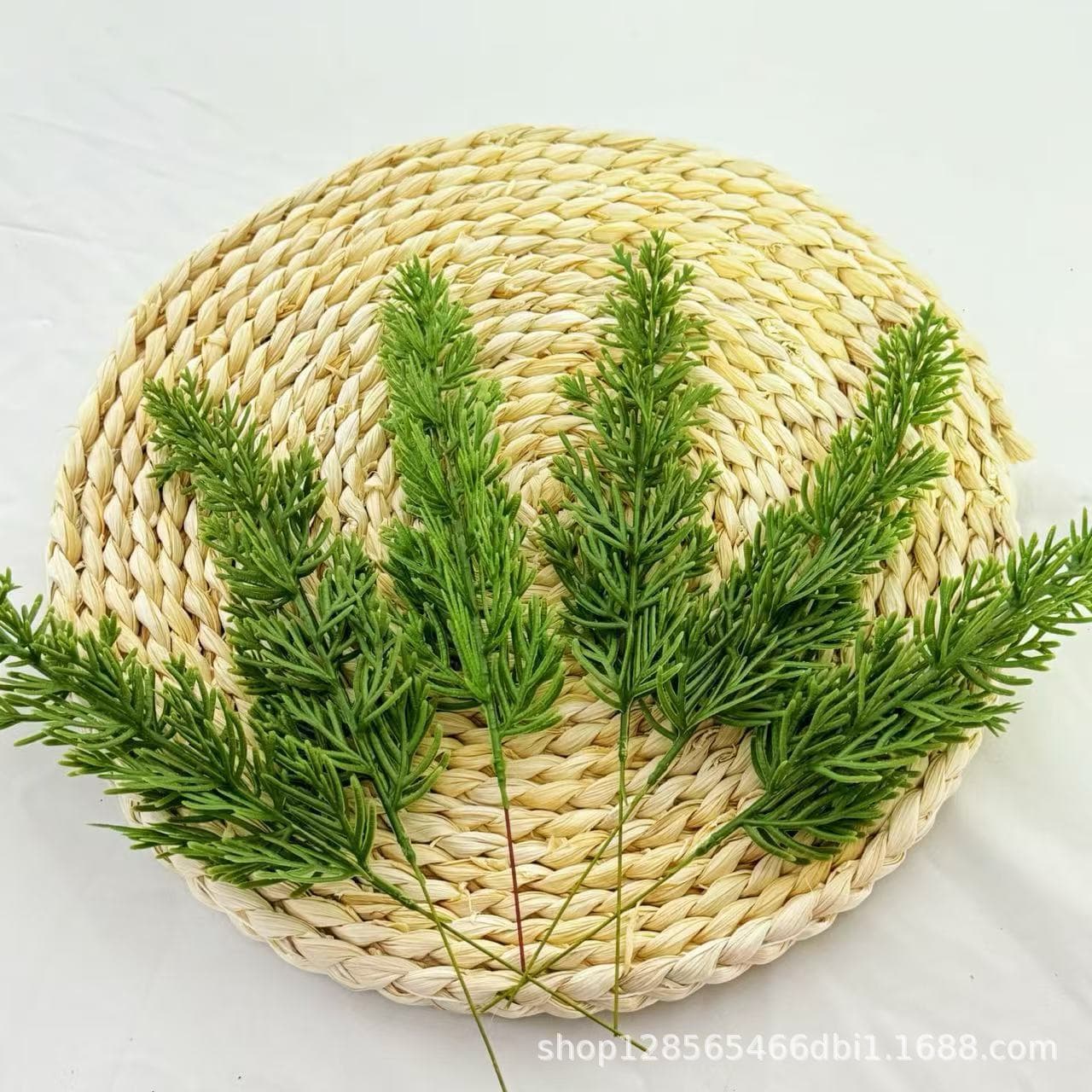 Christmas artificial leaf PE leaf Christmas decorations leaf flower arrangement leaf shooting Christmas wreath rattan leaf decoration