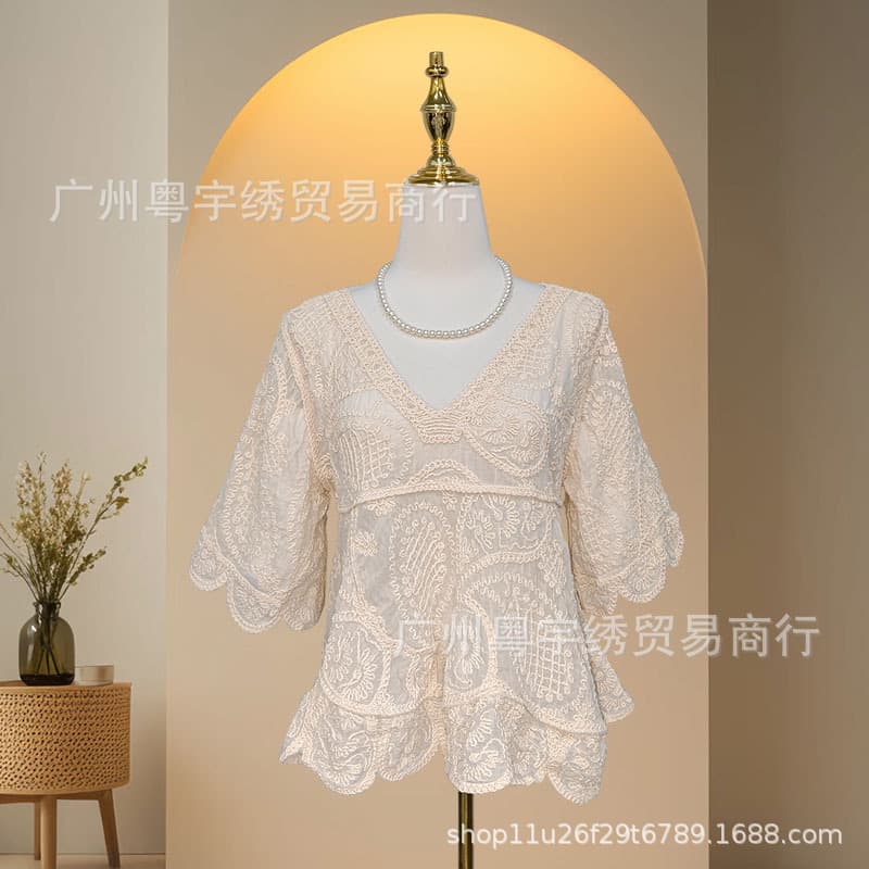 Summer white moonlight milk apricot embroidered top V-neck hollow crochet + loose fit, lazy, advanced, gentle and versatile