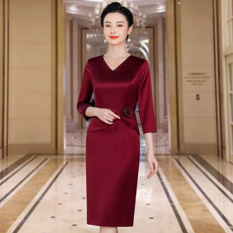2025 Autumn New Style Elegant V-neck Slimming Dress for Young Women and Mothers - Vinyl Red Dress