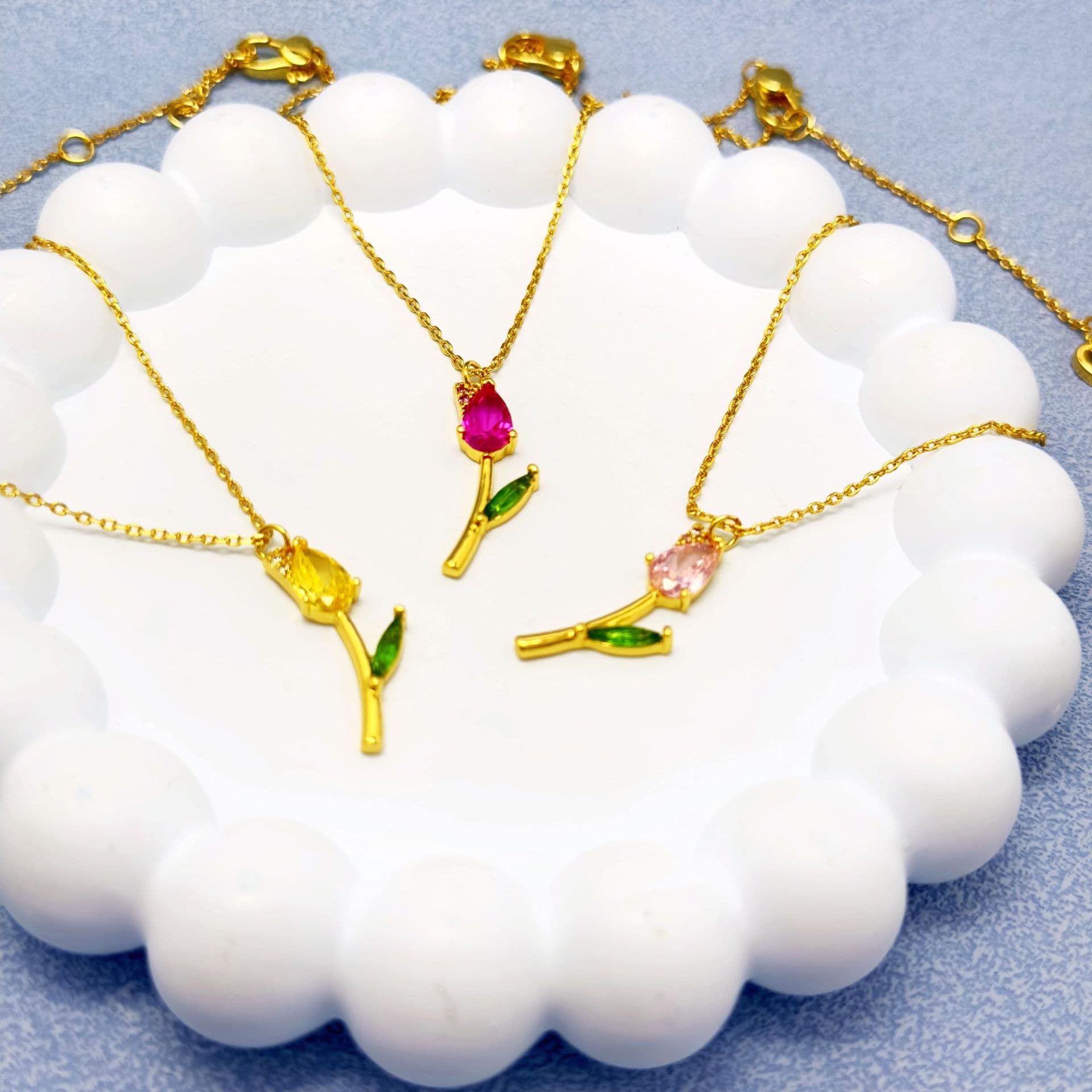 New Fresh and Cute Colored Zircon Mini Tulip Shape Fashion Sweet Niche Design Necklace