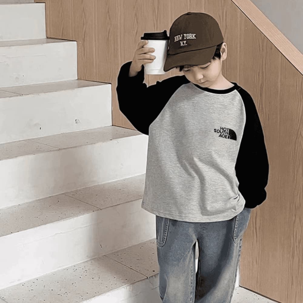 2025 Letter Print T-Shirt Style, Korean Children's Universal Casual Long Sleeve Printed Sweatshirt Sweat-Absorbing Base Layer