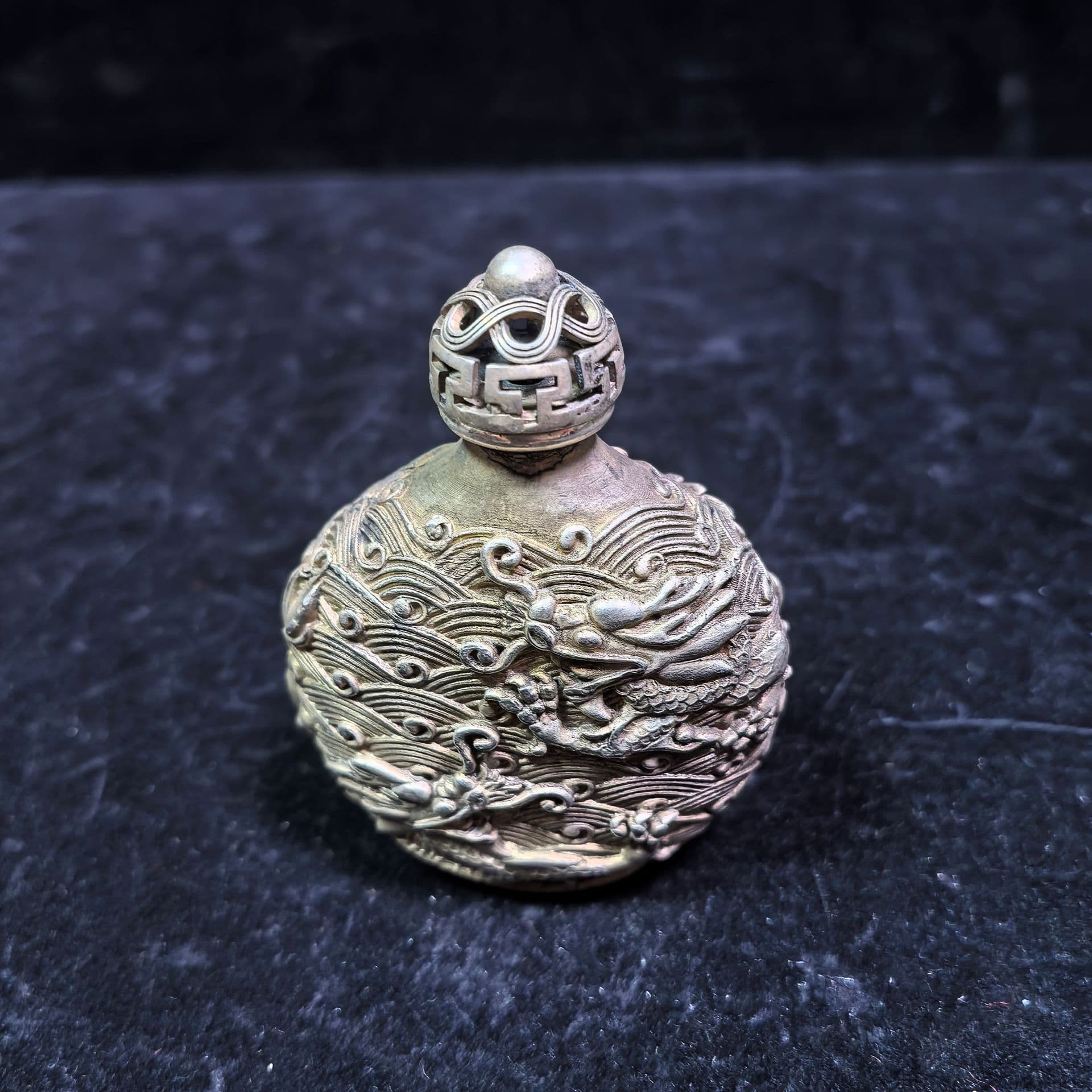 Antique Craft White Copper Silver-Plated Double Dragon Relief Snuff Bottle Vintage Retro Snuff Bottle