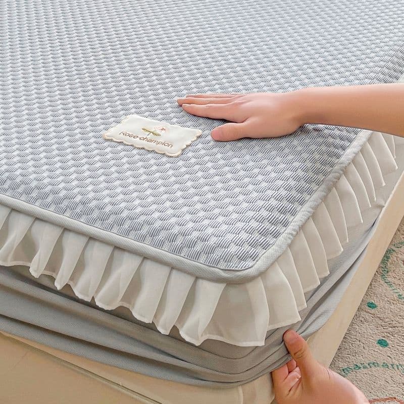 Lace-Trimmed Bean Cooling Mat 3-Piece Set, Fitted Sheet Style Summer Thickened Ice Silk Mat with Non-Slip Fixation