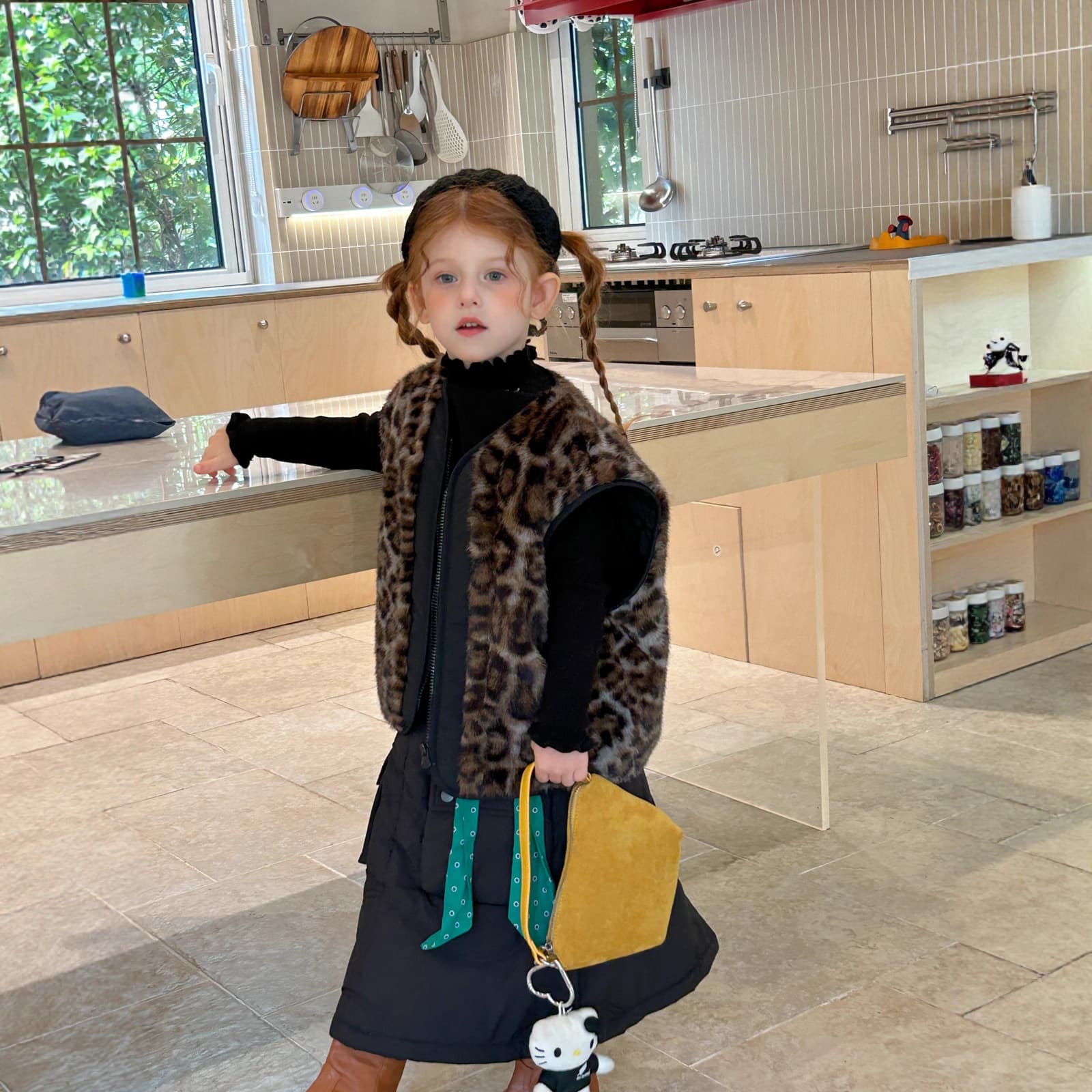 2025 Winter New Style Girls' Fashionable and Stylish Leopard Print Fur Vest Coat