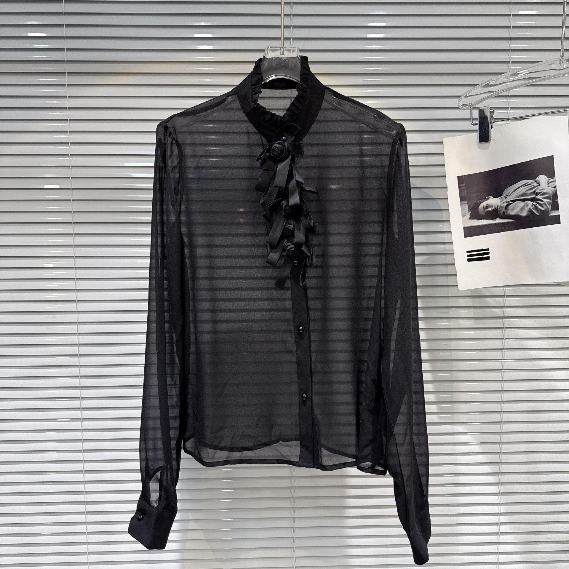 Nanyou Chic Style 2026 Spring New French Lady Handmade Rose Pin Black Mesh Shirt