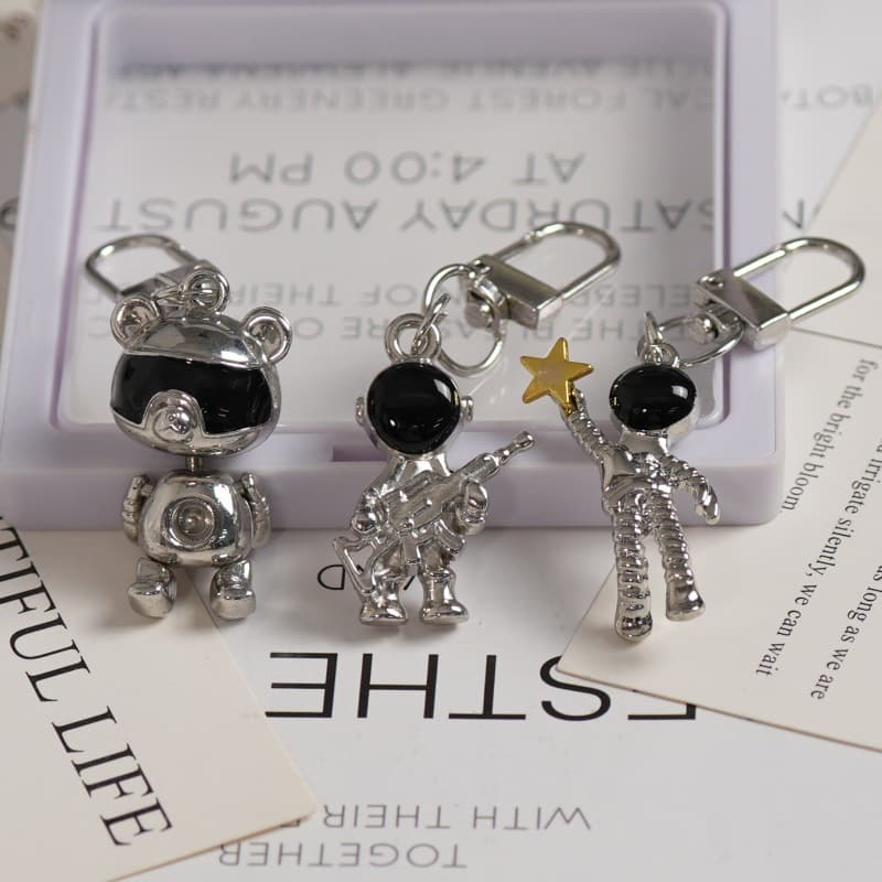 Niche Hip-Hop Astronaut Keychain, Movable Astronaut Keychain, Ins-Style Personalized Trendy Accessory Wholesale