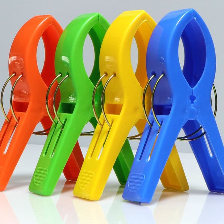 4-pack heavy-duty clamps for outdoor quilt drying, balcony windproof clothes pegs, extra-large thick plastic clips