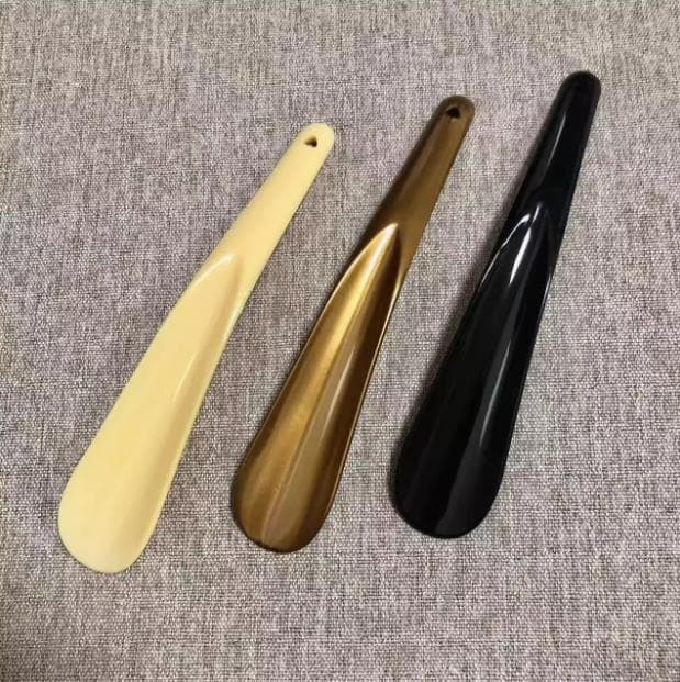 Portable Plastic Mini Shoe Horn with Hook - Travel-Friendly No-Bend Shoe Puller - Lazy Person's Shoe Helper