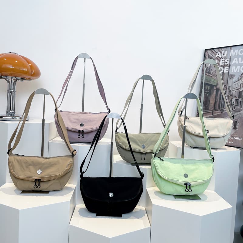 New TikTok Hot Trend Single Shoulder Bag Crossbody Bag Chest Bag Women Oxford Cloth Bag Lightweight Oxford Casual Versatile Waterproof