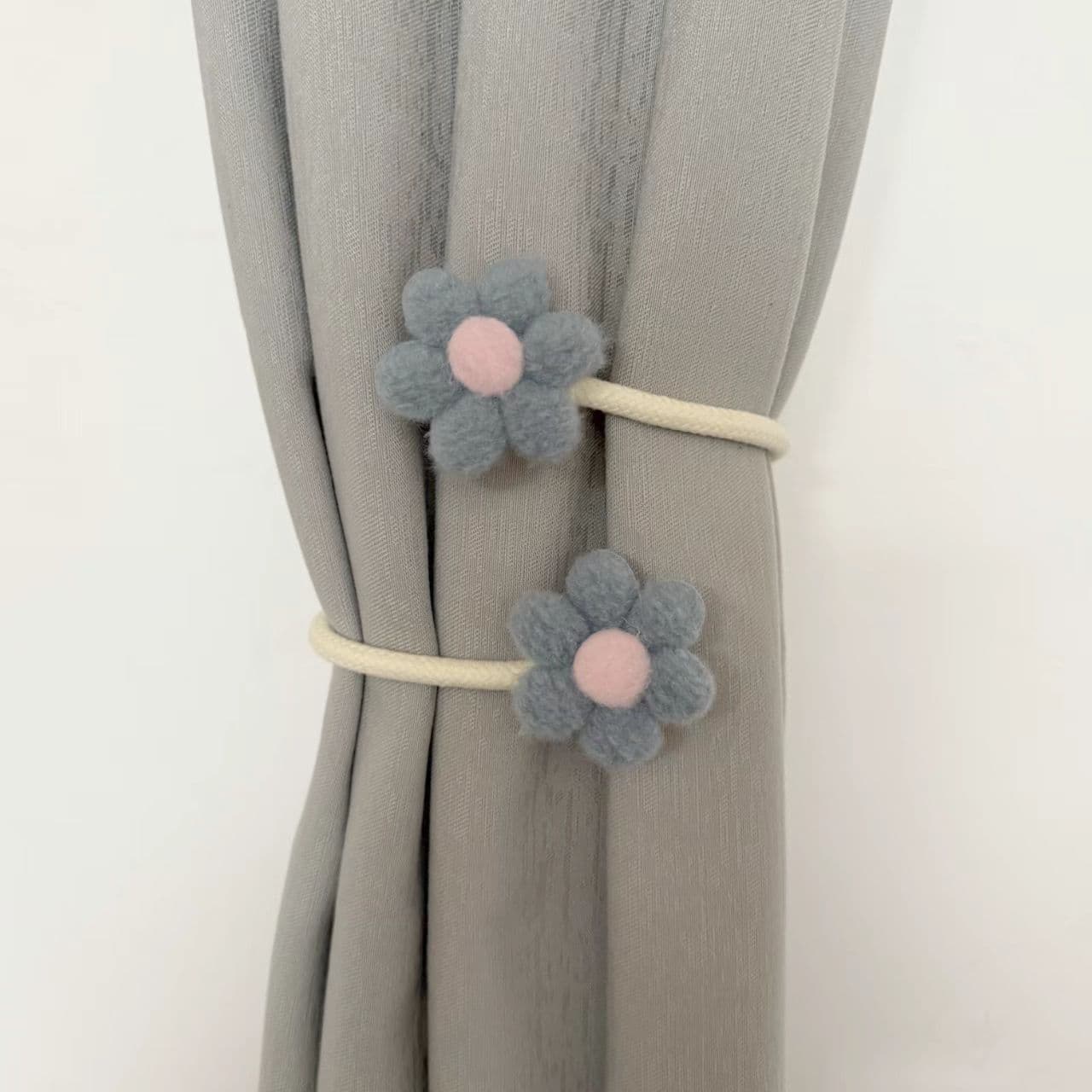 Creative curtain tiebacks, DIY style any way you like, no drilling required, twisting curtain tiebacks, in stock, cross-border e-commerce.