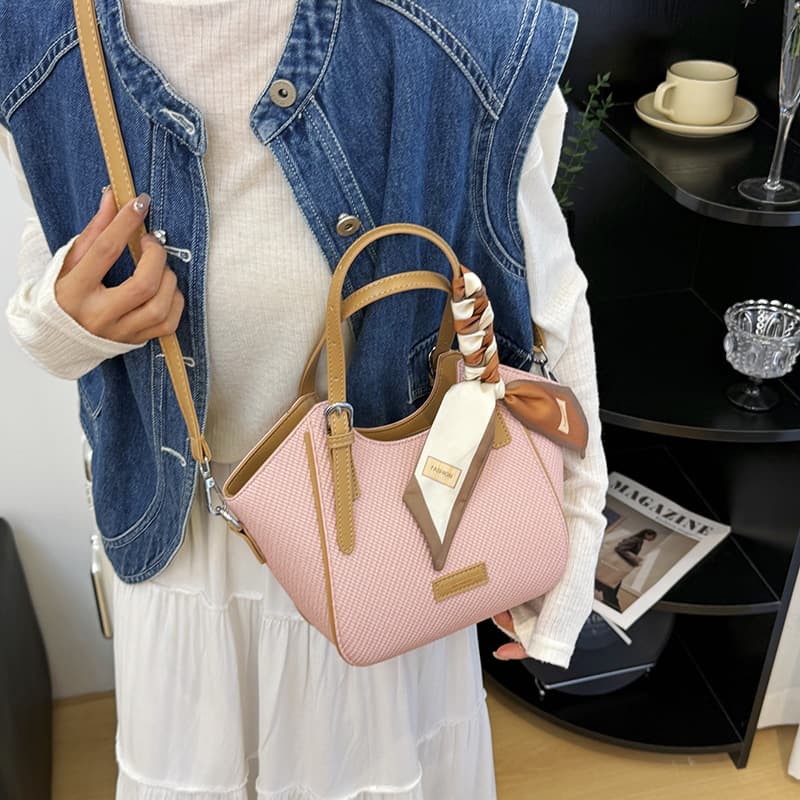 Korean-style large-capacity bag for women, fashionable minimalist textured color-blocked underarm bag, versatile tote handbag with woven design