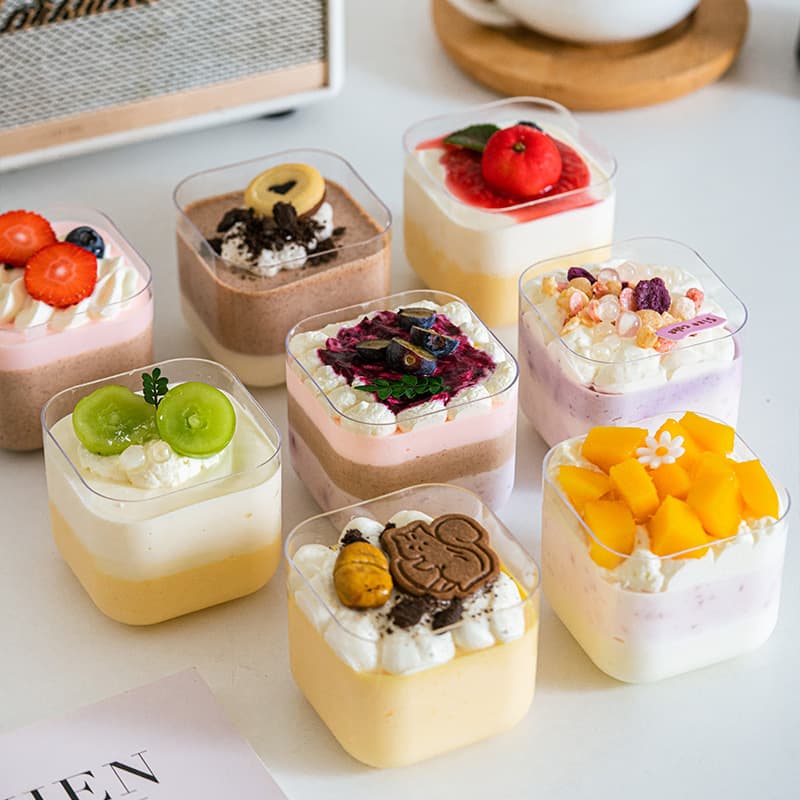 Round Dessert Mousse Cup Square with Lid Tiramisu Trifle Cup Hard Plastic Fruit Cream Display Cake Cup