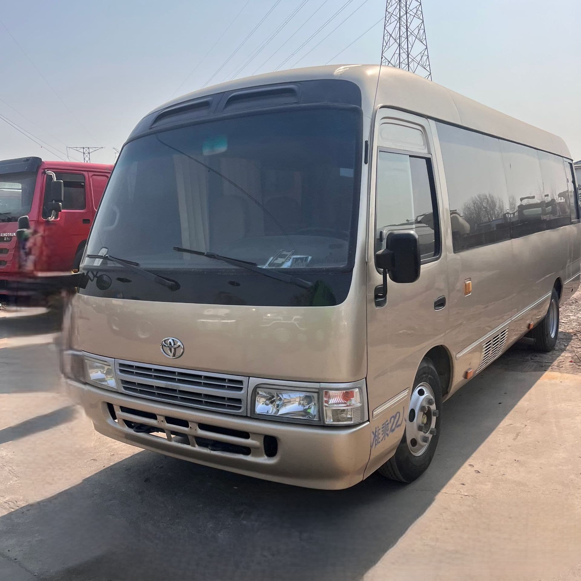 Used Toyota 19-23 Seater Coaster Medium Bus with Automatic Door, 4-Cylinder Yutong Small-Medium Bus for Export