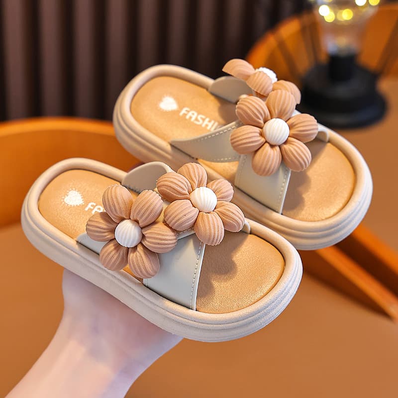 Girls Summer Anti-Slip Soft Sole Bathroom Slippers, Parent-Child Matching, Princess Petal Style Fashion Outdoor Sandals for Big and Middle Kids