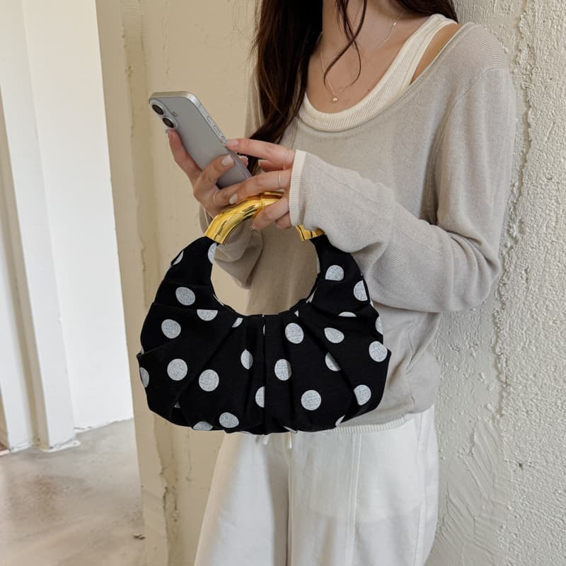 Bags for women: French niche polka dot print cloud bag, high-end textured hardware handbag, fashionable and versatile commuter bag