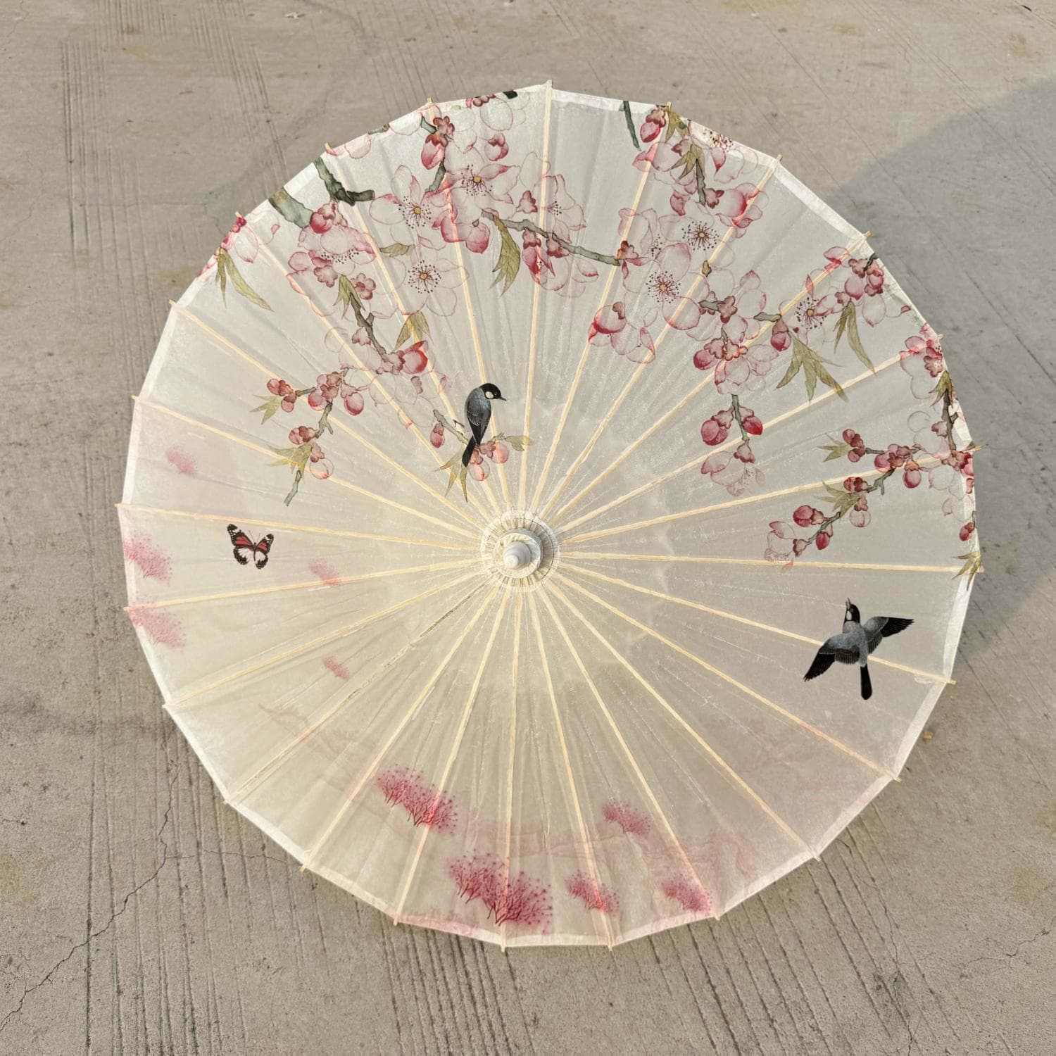 Oil-paper umbrella with Chinese style for sun protection, dance performances, Hanfu and Qipao fashion shows, featuring tung oil, magpies, and peach blossoms.